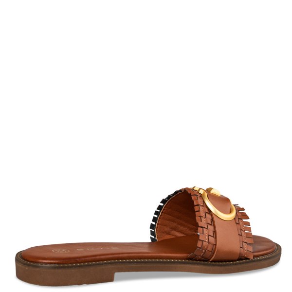 FLAT SANDALS