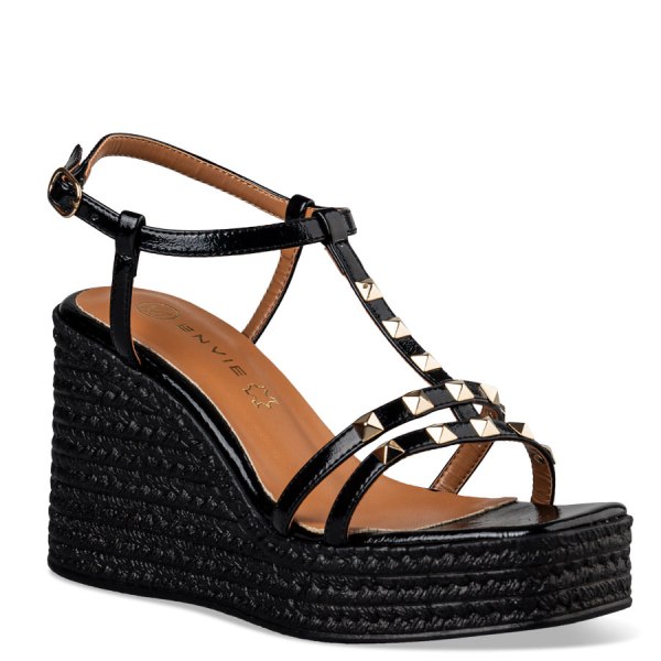 STUDDED WEDGES