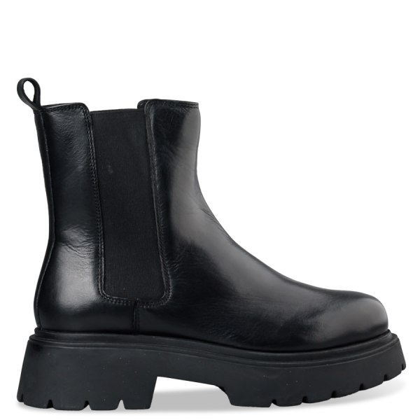 CHELSEA BOOTS