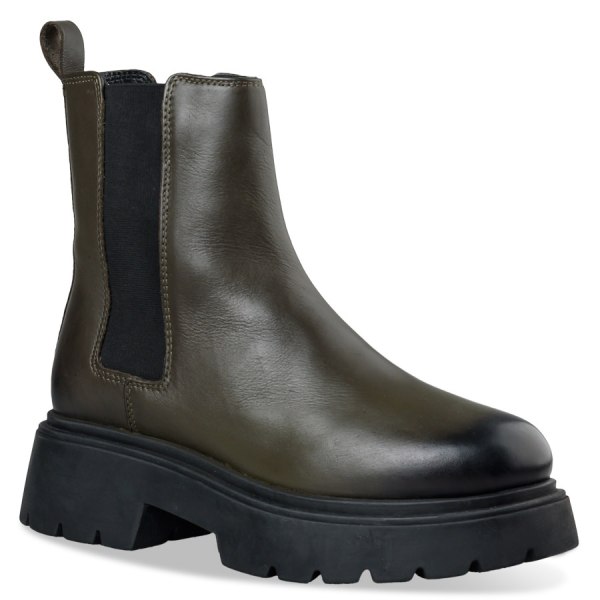 CHELSEA BOOTS