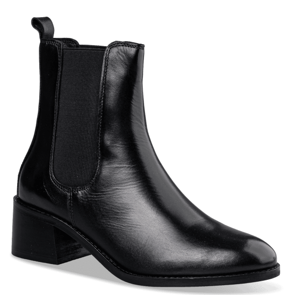 CHELSEA BOOTS