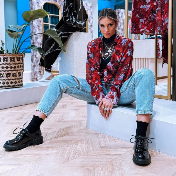 SHINY OXFORDS φωτογραφία