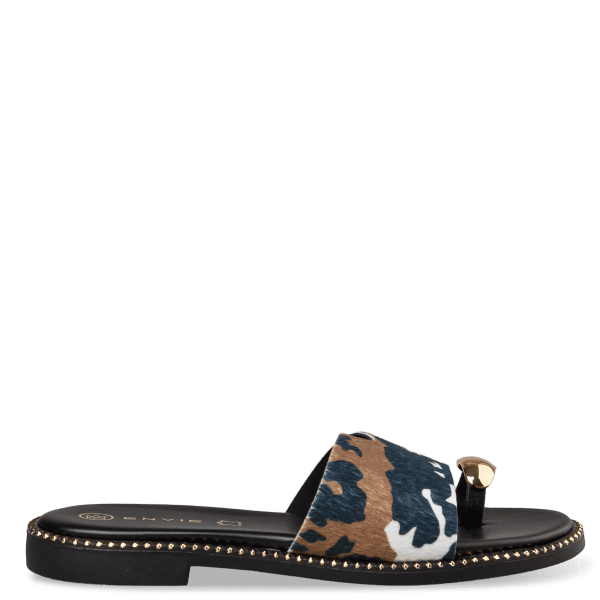 FLAT SANDALS