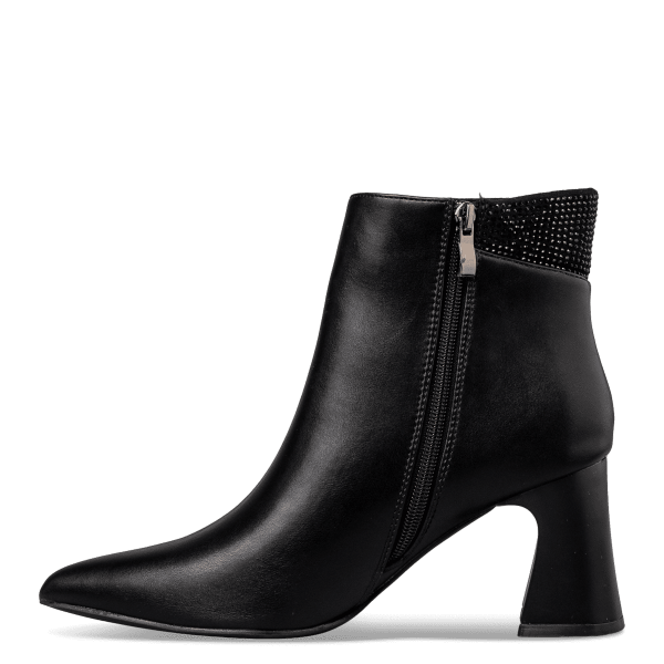 POINTY BOOTIES φωτογραφία