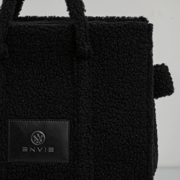 FAUX SHEARLING TOTE BAG φωτογραφία