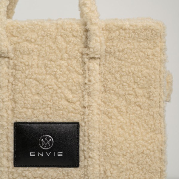 FAUX SHEARLING TOTE BAG φωτογραφία