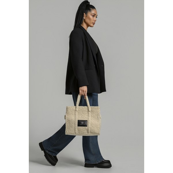 FAUX SHEARLING TOTE BAG φωτογραφία