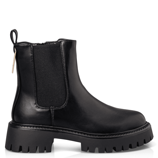 CHELSEA BOOTS