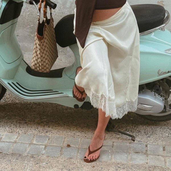  MID-HEEL THONG MULES - 6