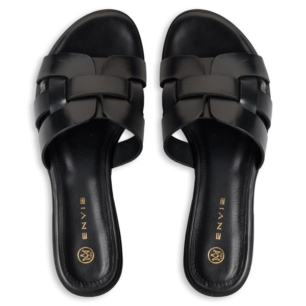 FLAT SANDALS