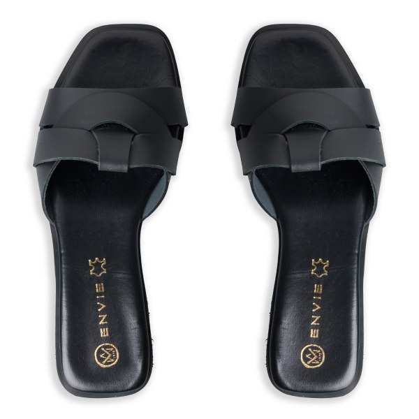 FLAT SANDALS