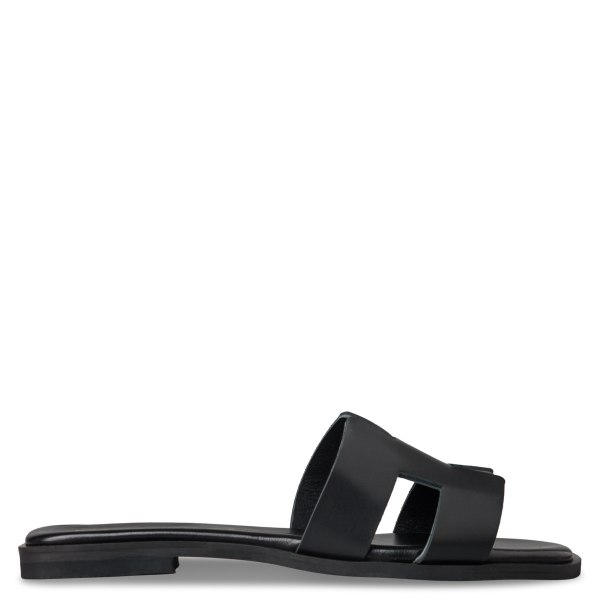 FLAT SANDALS