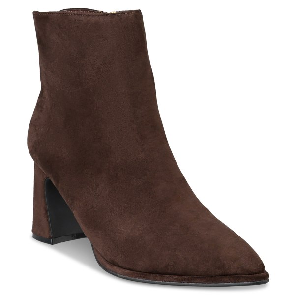 POINTY BOOTIES