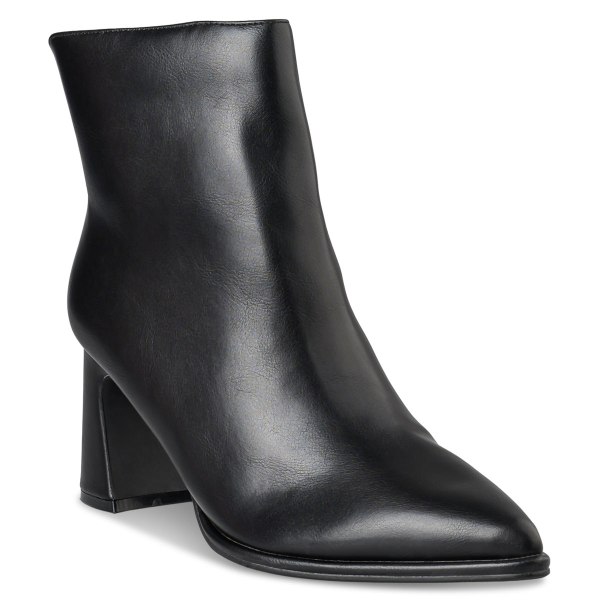 POINTY BOOTIES