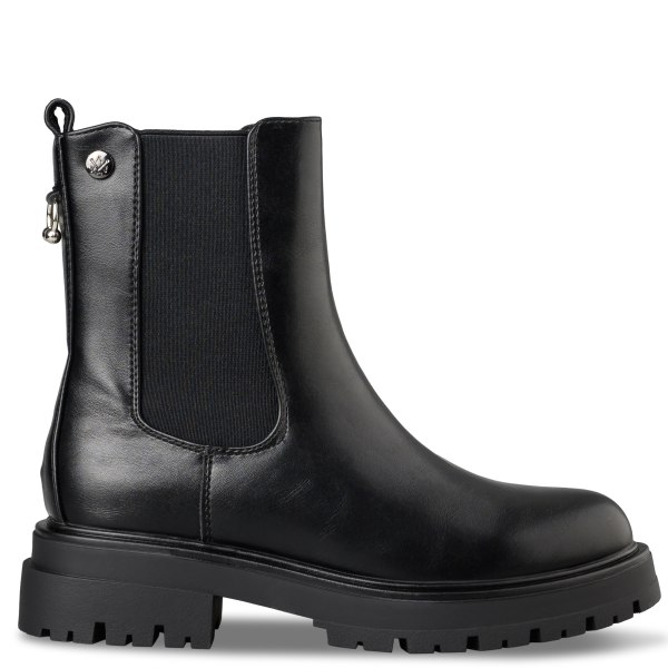 CHELSEA BOOTS