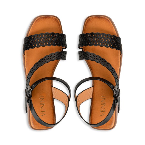  FLAT SANDALS 2025
