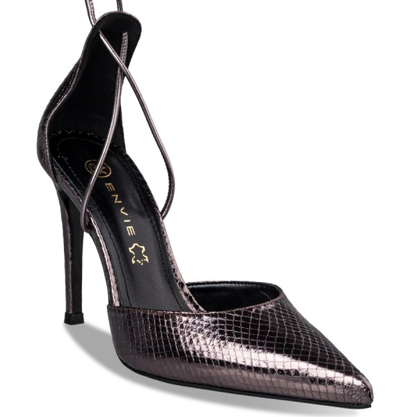LACE UP PUMPS